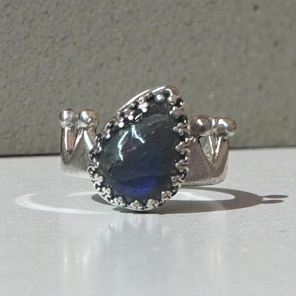 Queens Labradorite Ring